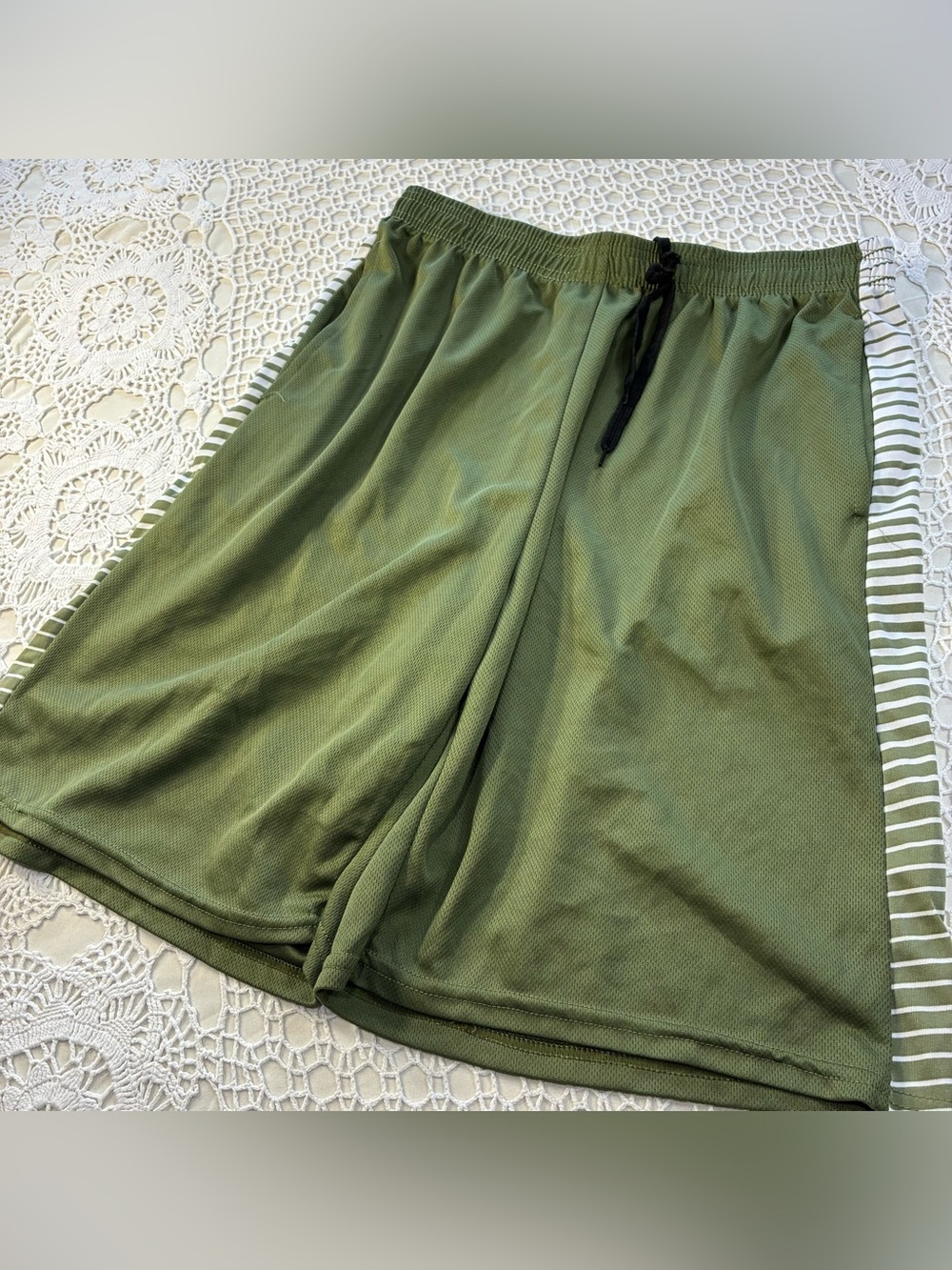 Real Essentials Men’s L Olive Green Athletic Mesh Shorts Side Stripes Pockets